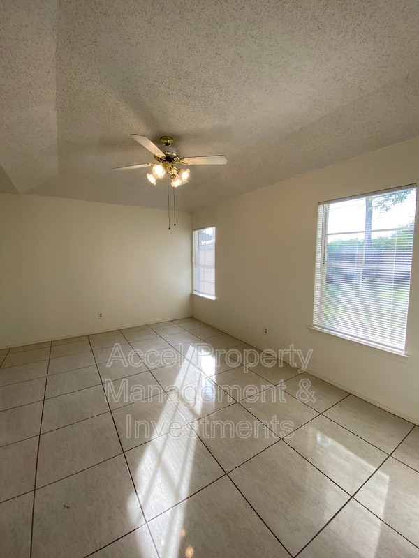 Building Photo - 6617 N 40th St