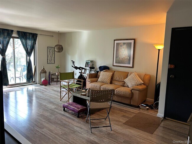 Building Photo - 40 Scarborough Ln