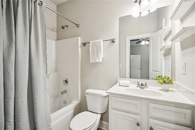 Building Photo - 5180 Mirror Lake Dr