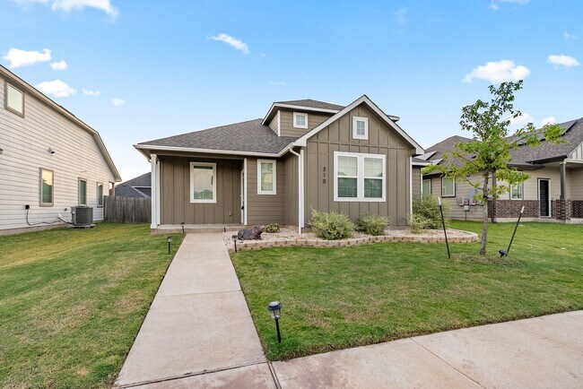 Building Photo - Beautiful 4 bedroom, 3 bathroom home in Hu...