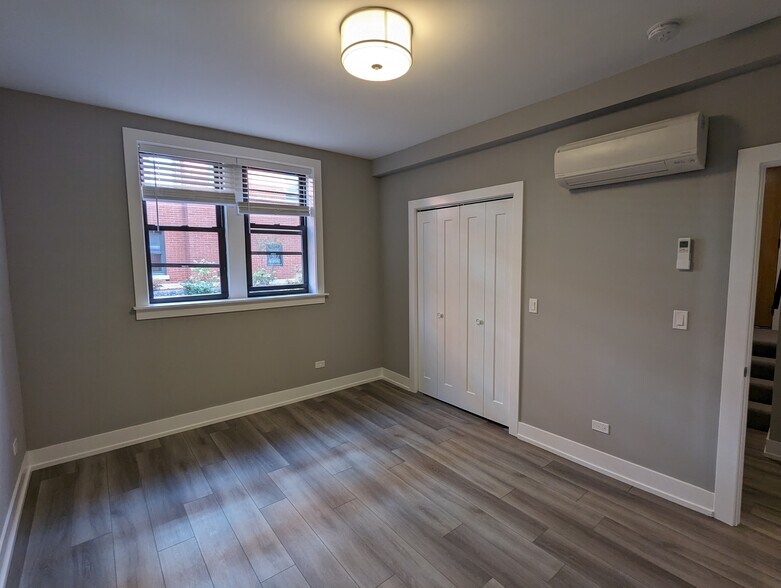 Building Photo - 3935 N Janssen Ave