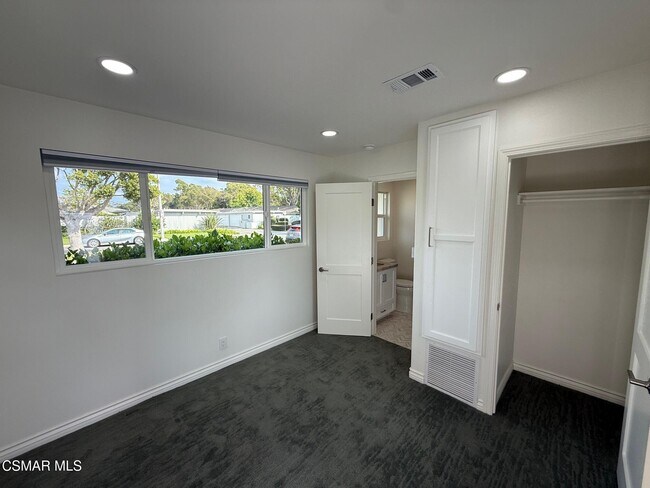 Building Photo - 102 W Alta Green