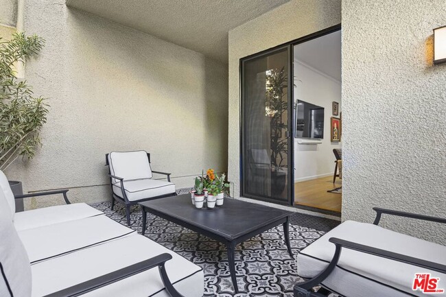 Building Photo - 2237 Century Hill