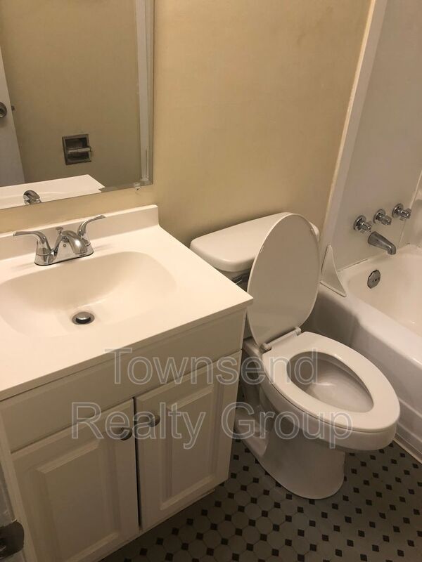 Building Photo - 3649 Dresden Dr E