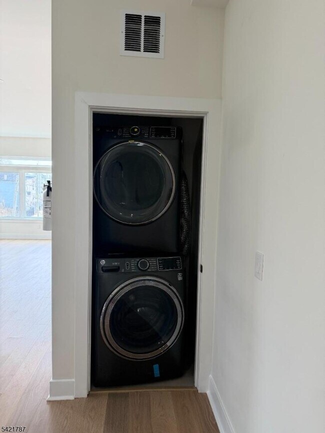 Building Photo - 12 Nelson Pl