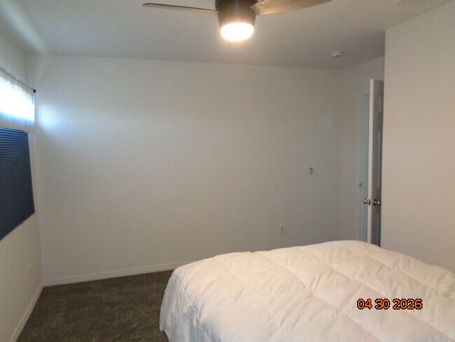 Building Photo - Spacious 4 Bedroom with RV Access in Rosamond