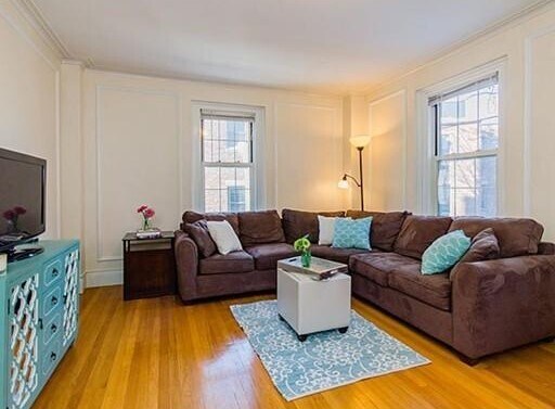 Building Photo - 1450 Beacon St