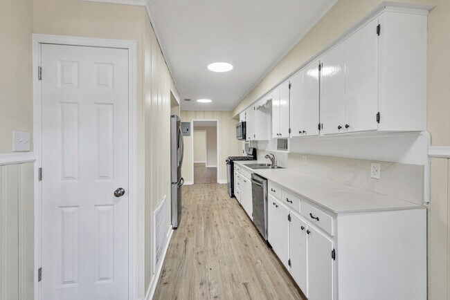 Building Photo - 2053 South Dr