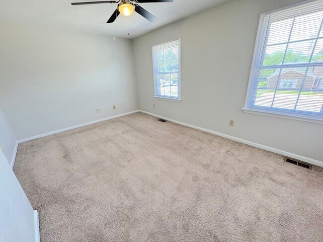 Building Photo - Come visit this cute 3 bedroom 1.5 bath in Chesapeake