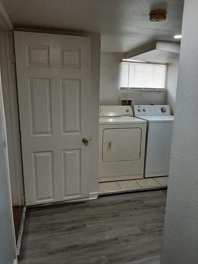 Building Photo - (2006 7th Avenue)