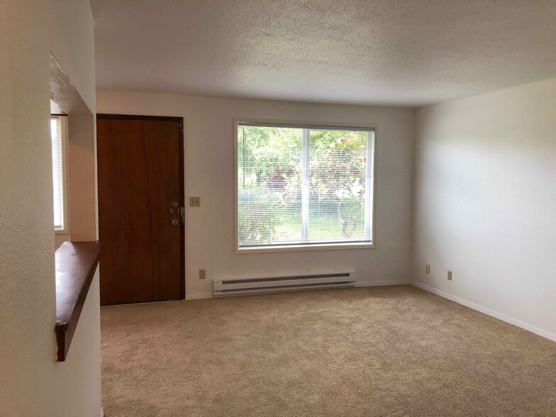 Living Room - 8402 E McKinley Ave