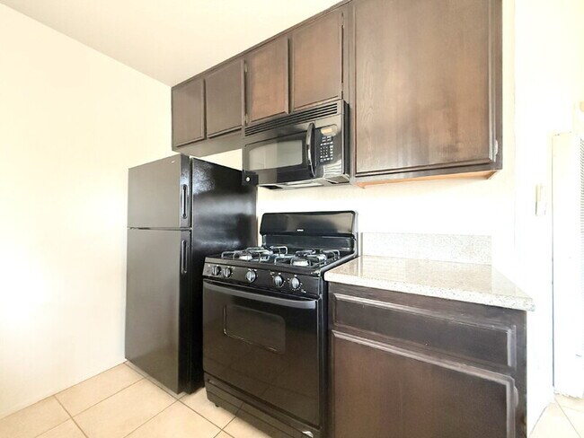 Building Photo - 1343 W 36th St