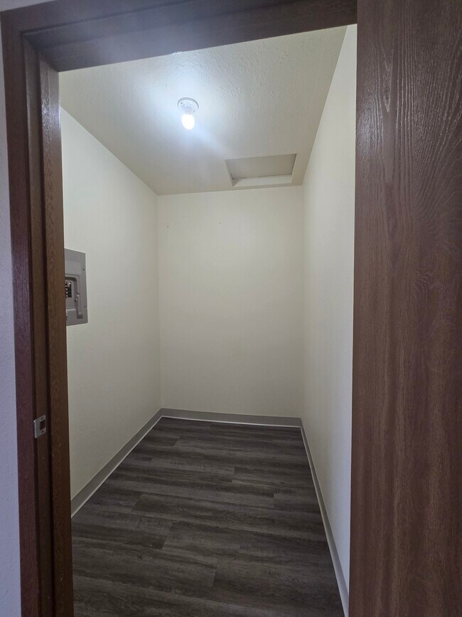 Building Photo - Great River Apartments