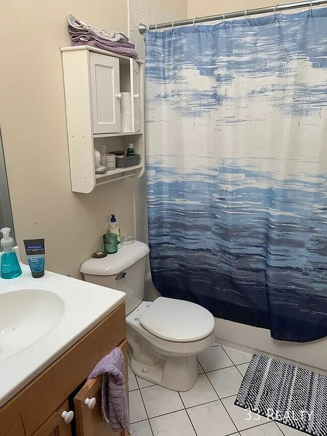 Building Photo - Top Floor Duplex Up, 3bd/2bth with Two Private Decks, Avail 7/1