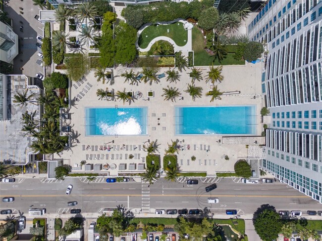 Building Photo - 950 Brickell Bay Dr