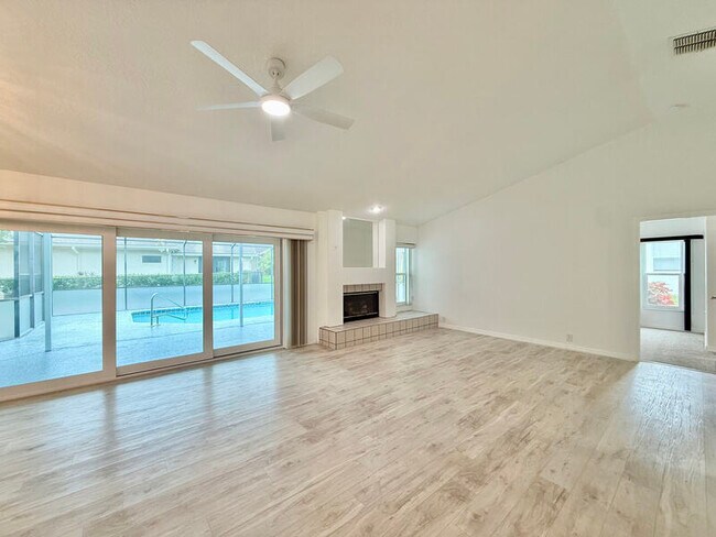Building Photo - 13642 Dunwoody Ct