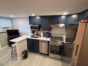 Building Photo - 2 Neptune Pl