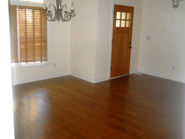 Building Photo - 4602 Ridgeview Cir