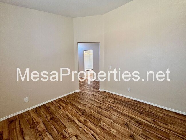 Building Photo - 14390 Hillsborough Dr
