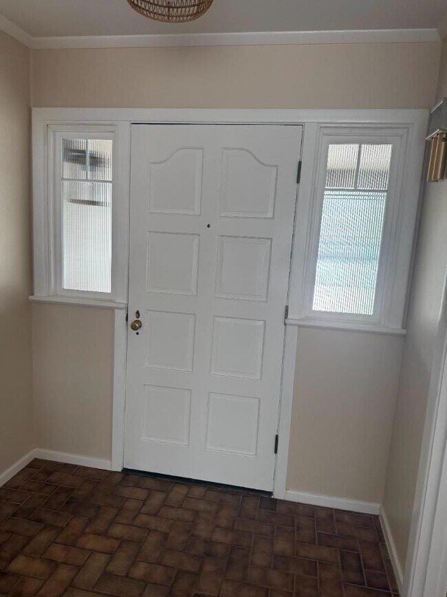 Building Photo - 1508 Davis Dr