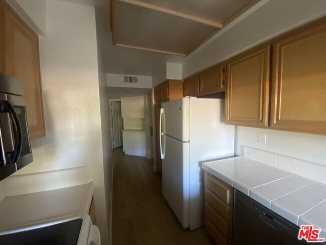 Building Photo - 675 Oak Run Trail