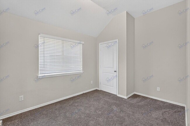 Building Photo - 324 Greenhaven Dr