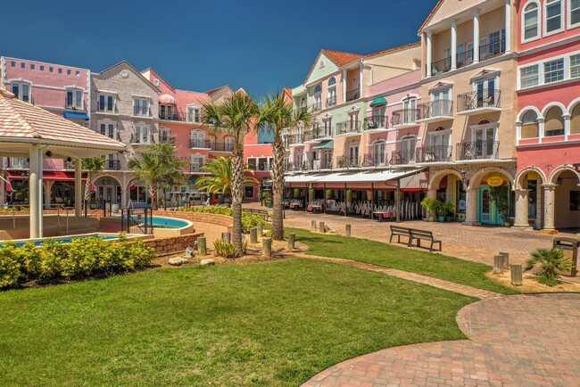 Courtyard Of Restaurants And Shops - 101 Palm Harbor Pky