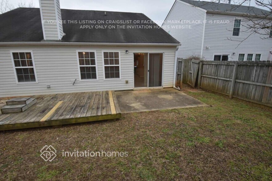 Building Photo - 302 Meadows Ln