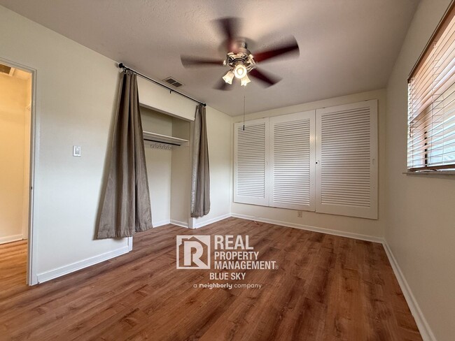 Building Photo - Updated South Tampa Pool Home with Fenced ...