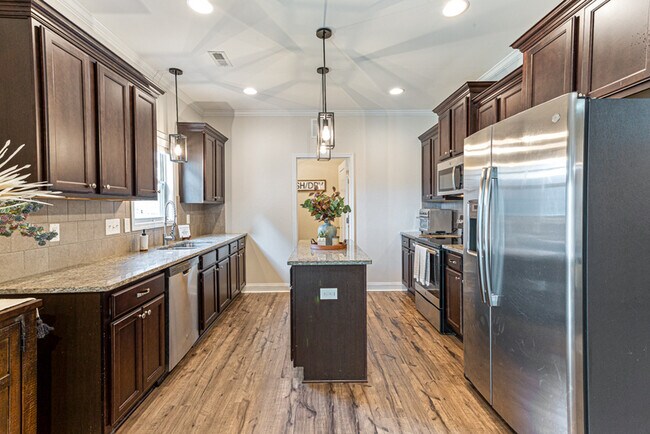 Building Photo - 130 Blue Chip Ct