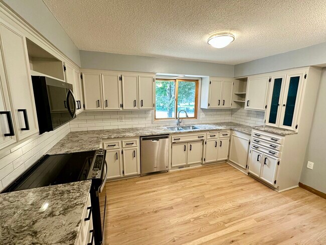 Building Photo - 7301 Glouchester Dr