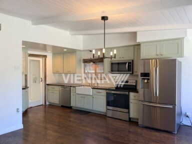 Building Photo - Gorgeous Sacramento Home with a POOL!!
