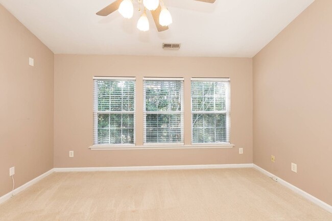 Building Photo - Beautifully Maintained Home!