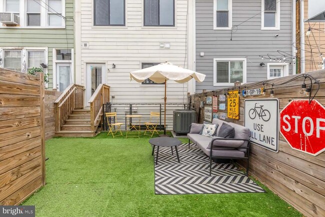 Building Photo - 1228 Oates St NE