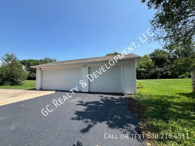 Building Photo - 1085 Basswood St