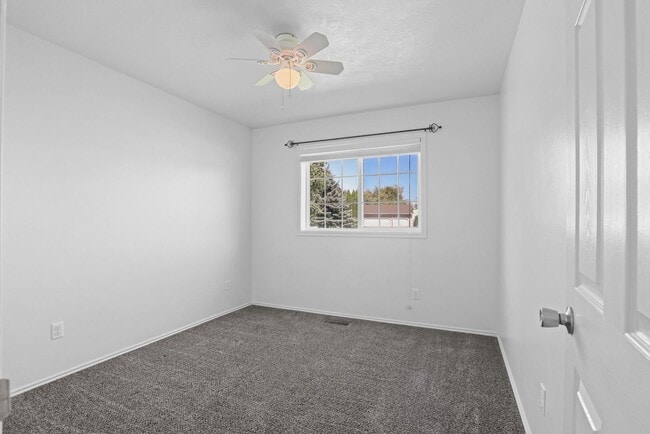 Building Photo - 5 Bed 3 Bath Home in Rigby