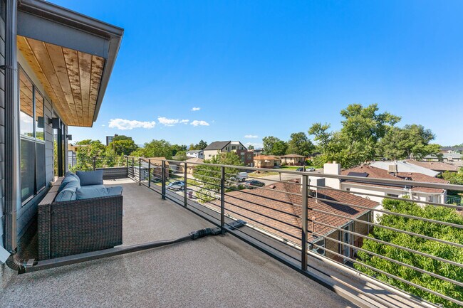 Building Photo - 1544 Utica St