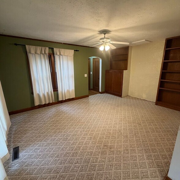 Living Room - 10002 N Whitworth Dr