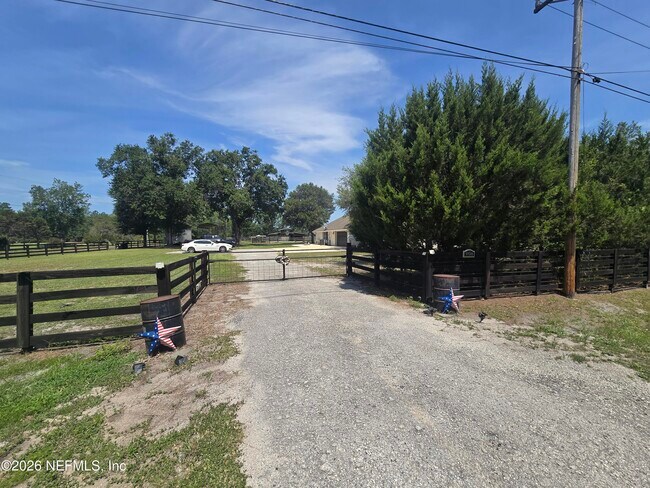 Building Photo - 906 County Rd 217