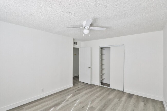 Building Photo - AZ21-033