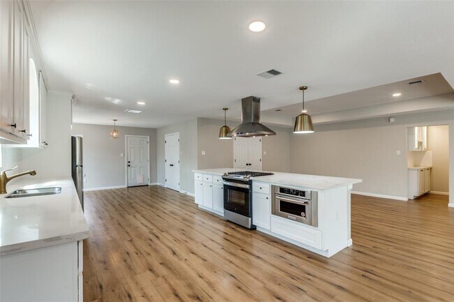 Building Photo - 6230 San Felipe St