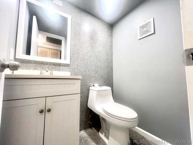 Building Photo - 517 Mansfield M