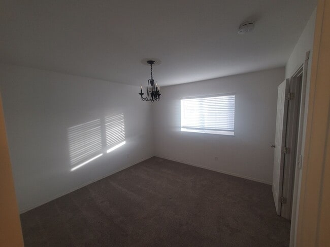 Building Photo - 3 Bed 2 Bath - Single Level - Fenced - 2 C...
