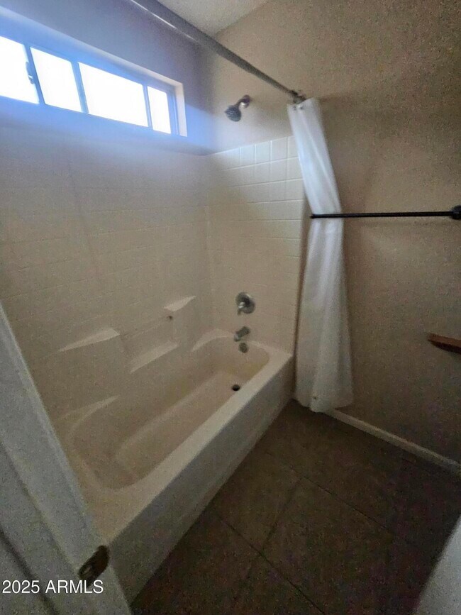 Building Photo - 842 E Impreria St