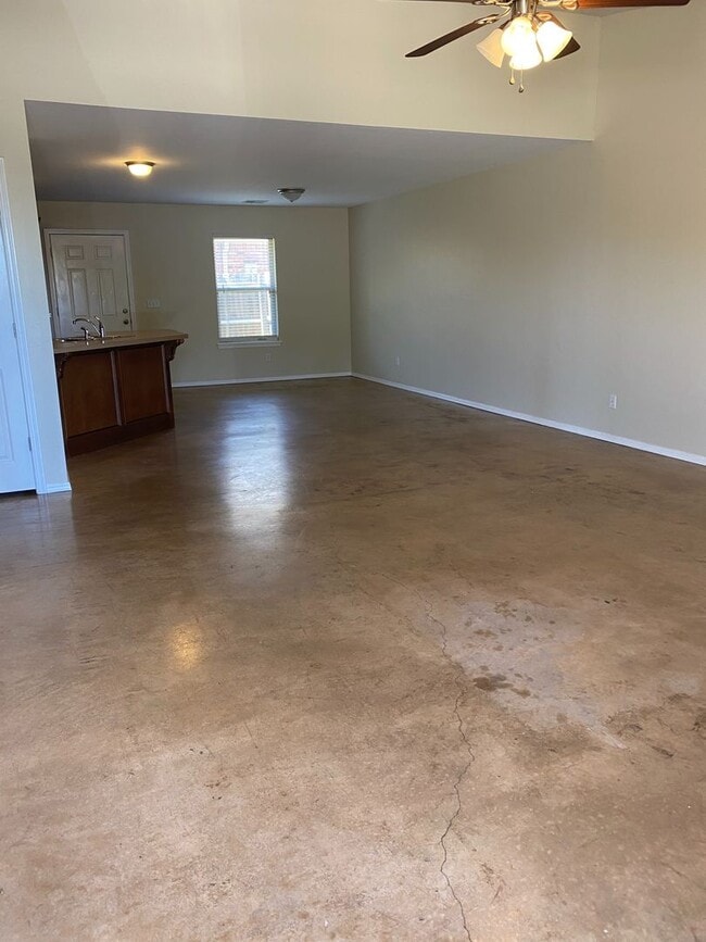 Building Photo - 2428 Ellis Dr