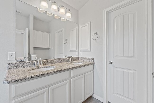 Building Photo - 307 Parkside Dr
