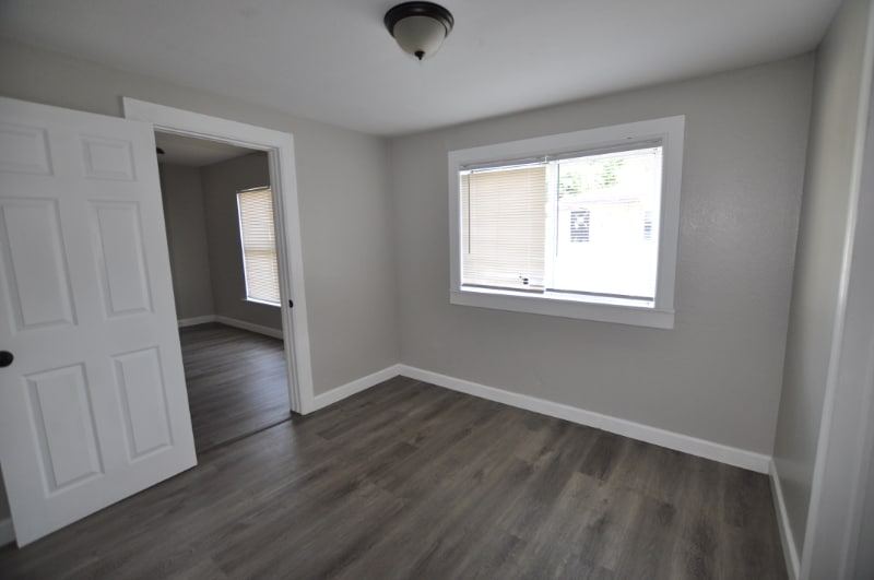 Building Photo - 914 23rd St W