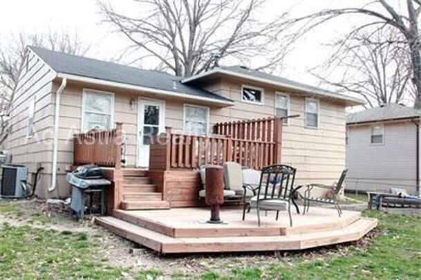 Building Photo - Beautiful 3 Bed Home in KCMO - Available i...