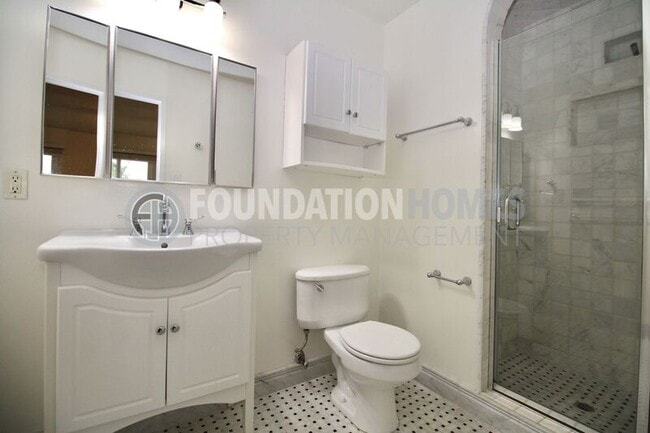 Building Photo - 599 Tamarack Dr