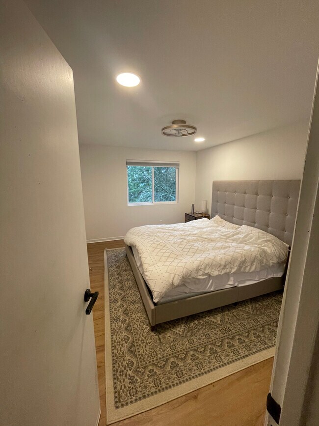 Building Photo - 1202 39th St